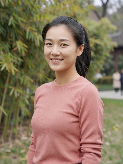 Li Na, 25, Chinese woman from Chengdu smiling in a bamboo park