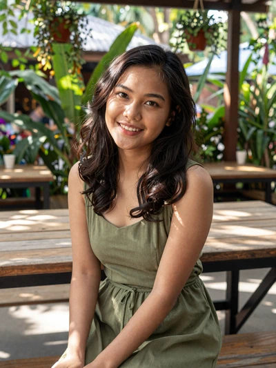 Dina, 22, young Bruneian woman from Temburong seeking genuine connection