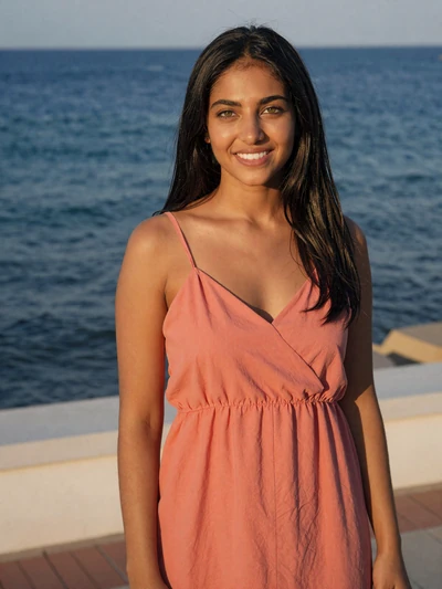 Noor, 25, Jordanian woman from Aqaba seeking genuine connection